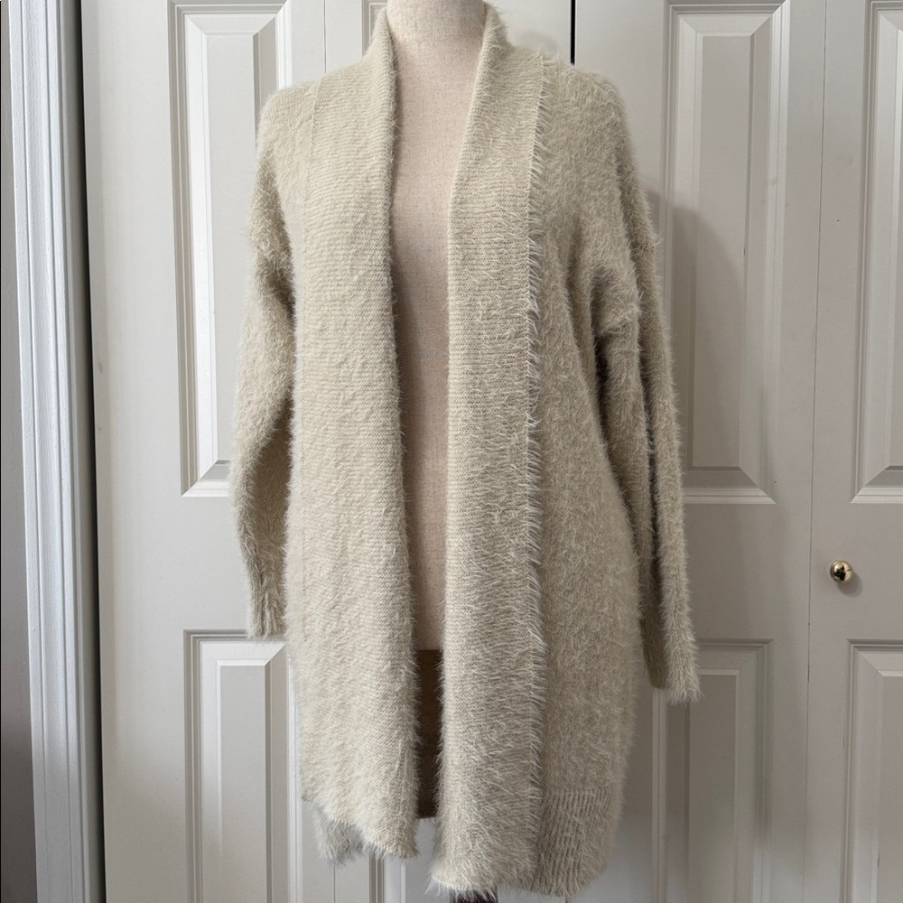City Chic Fluffy Shawl Cardigan, Winter White Color 14 Plus size EUC❤️ - Picture 2 of 7